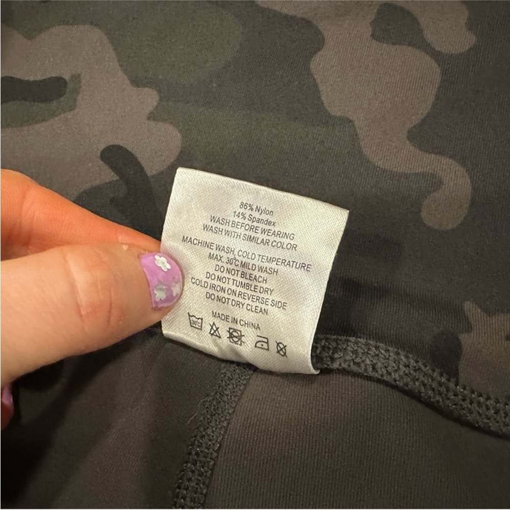 Zyia Active Camo Crop Leggings - Picture 3 of 6